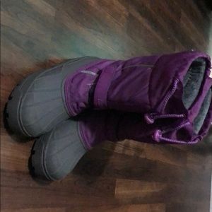 Snow boots